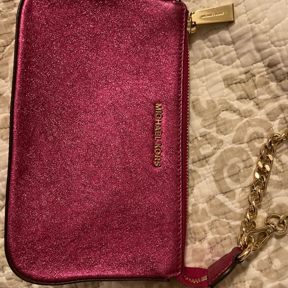 Michael Kors Handbags - Michael Kors wristlet